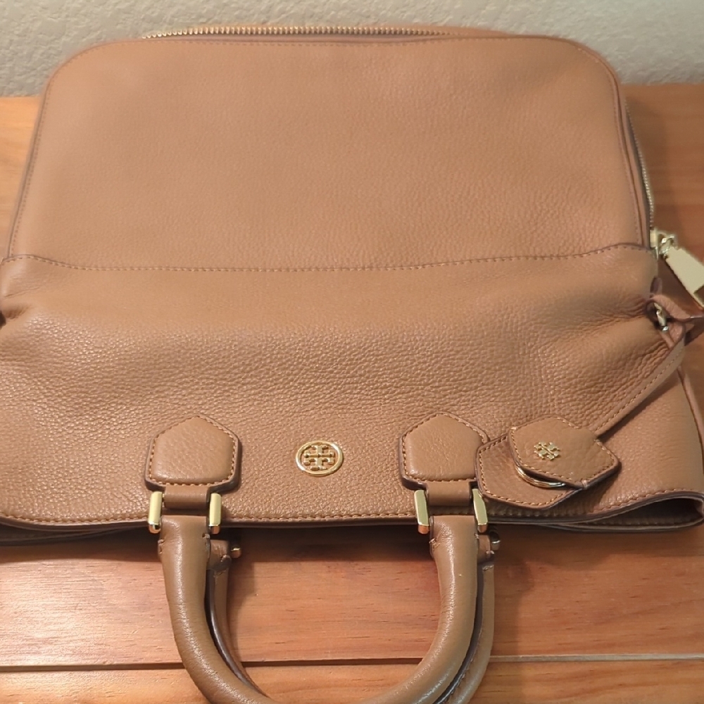 Tory Burch Robinson Pebbled Fold-Over Leather Messenger Bag - Picture 7 of 9